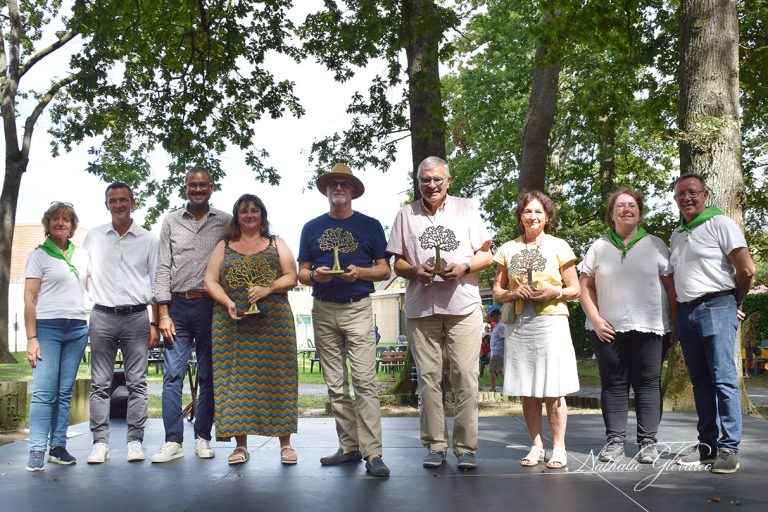 Remise des prix aux lauréats au salon du livre de Lons 2023. Photo prise par la graphiste Nathalie Glévarec
