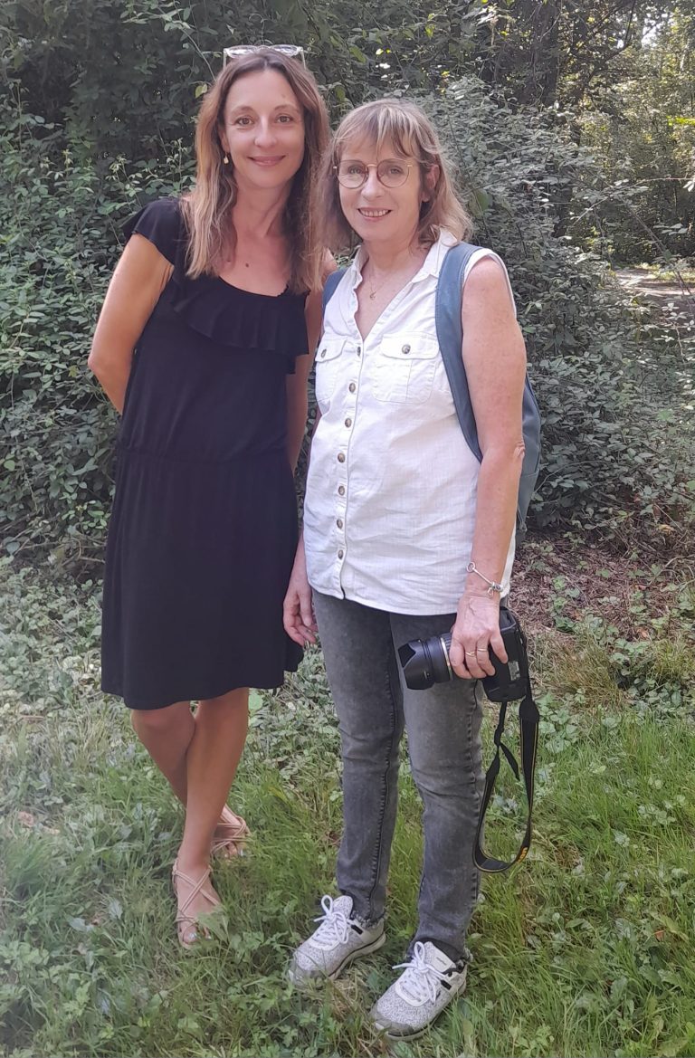 Sophie Germaneau et la graphiste Nathalie Glévarec au salon du livre de Lons 2023.