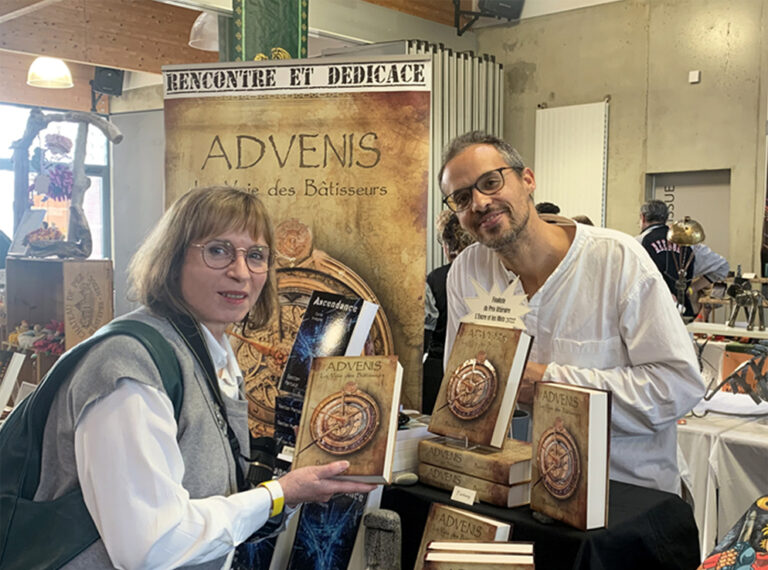 La graphiste Nathalie Glévarec et Bastien Pantalé au salon Les Dragoniales à Rion des Landes 2023