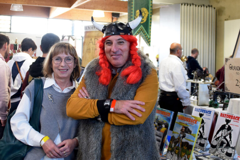 La graphiste Nathalie Glévarec et Gérard Romero au salon Les Dragoniales à Rion des Landes 2023