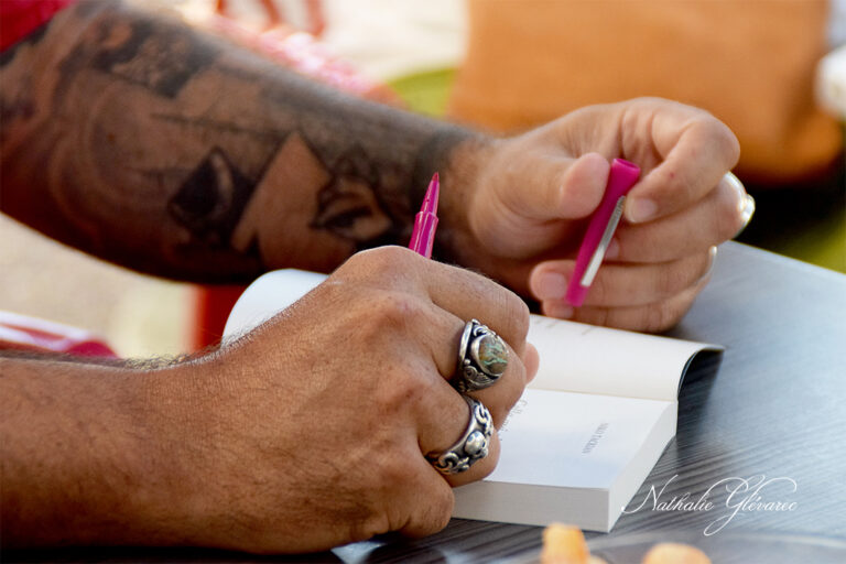 Mains de Niko Tackias