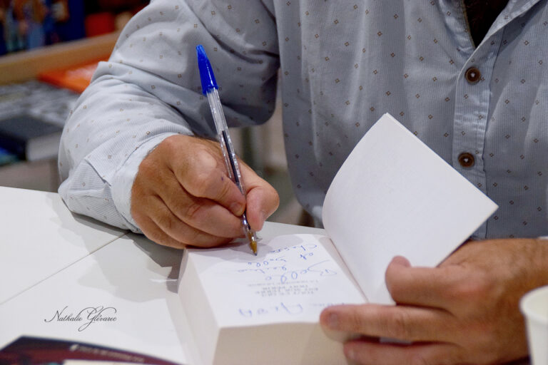 Michel Bussi lors de sa dédicace à la librairie "Aux feuilles volantes" à St Paul les Dax le 11 septembre 2024